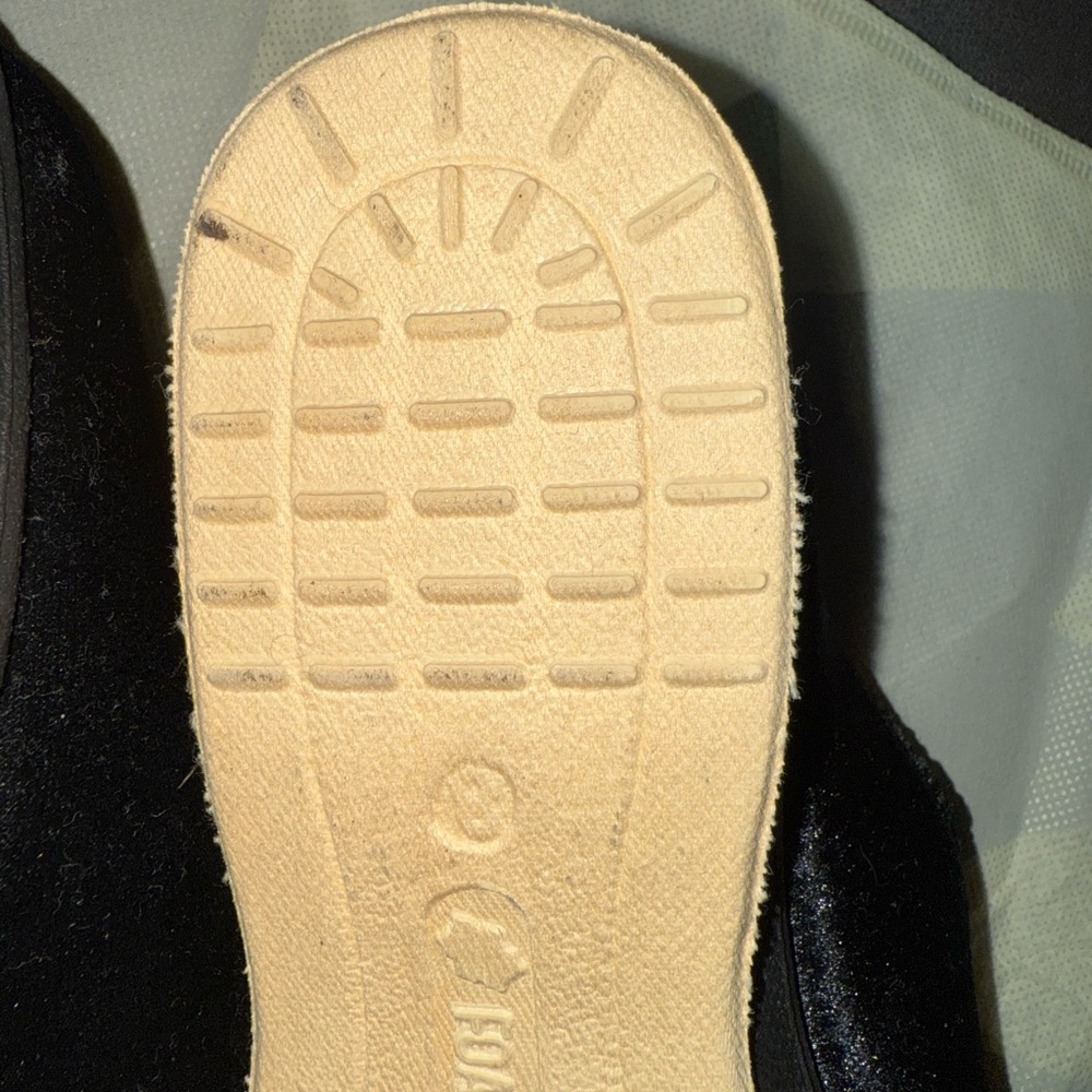 Foamtreads Black Velvety Slippers - Picture 5 of 15